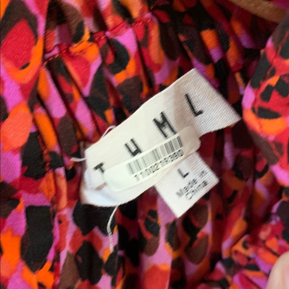 Pink and Red Patterned Blouse with White Embroidery - Picture 2 of 4